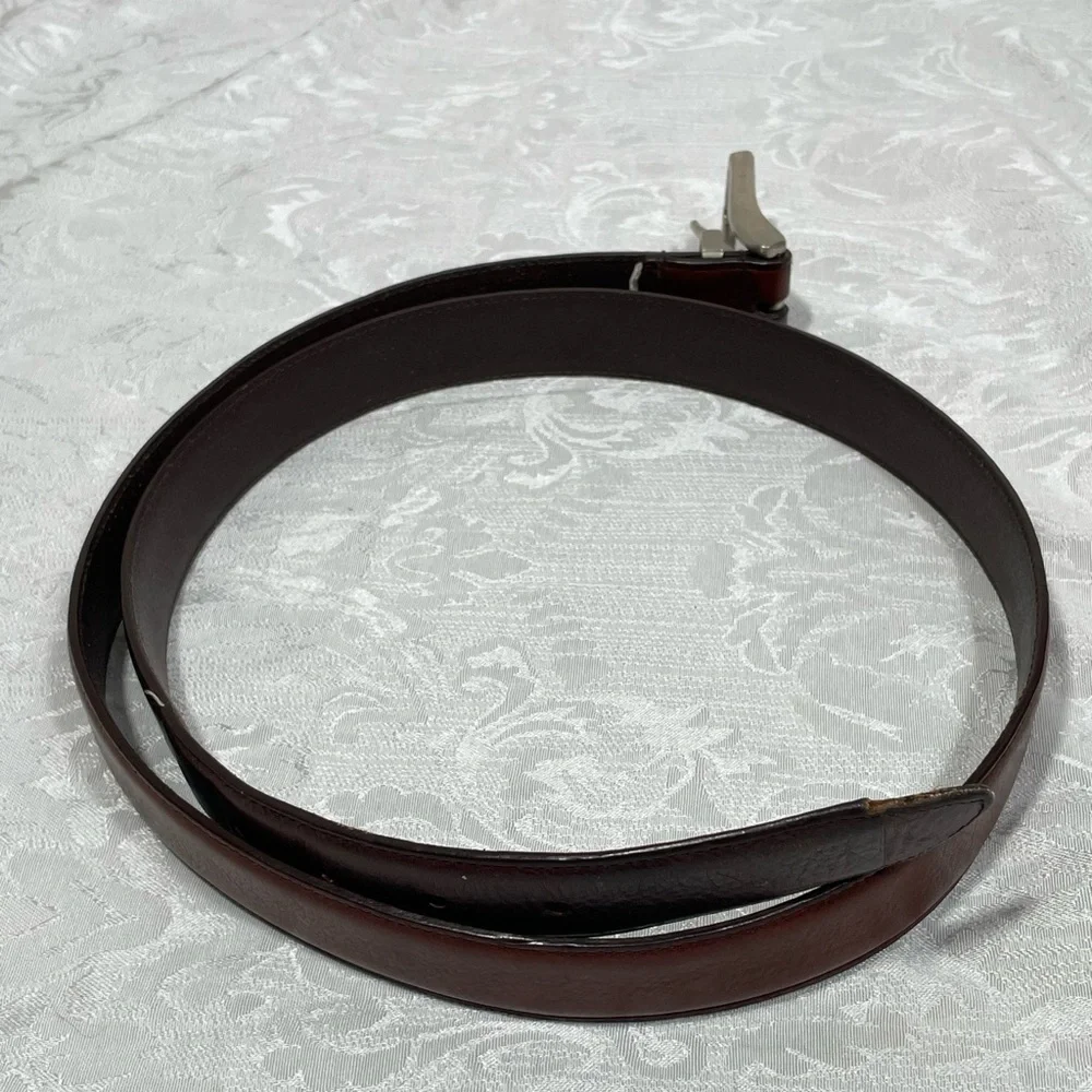 Dockers Men's Classic Brown Leather Belt Size 42 with Silver Tone Buckle.